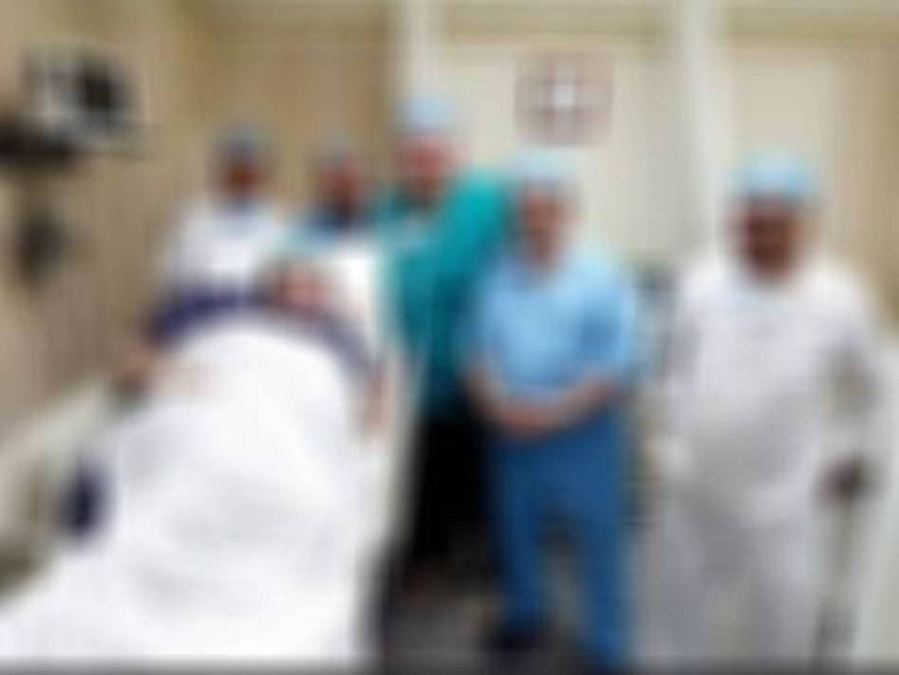 فنان عربي شهير يجري جراحة عاجلة.. من هو؟!