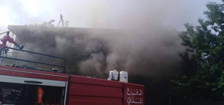 حريق داخل محل لتنجيد المفروشات في حراجل