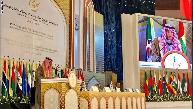 كيف علّق قرقاش على كلمة الجبير في اجتماع وزراء خارجية منظمة التعاون الإسلامي؟