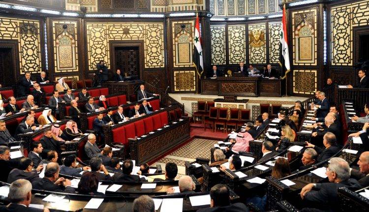 في يوم واحد.. عضوان في مجلس الشعب السوري يطلبان الاستقالة