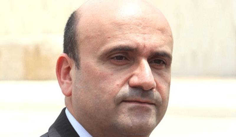 أبي رميا ردّ على جعجع : آسف

لكلامه المهين لجبيل وأدعوه للإعتذار