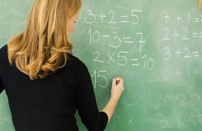 ماذا حلّ  بالمعلمة التي أوقفت بتهمة ضرب أحد التلامذة؟