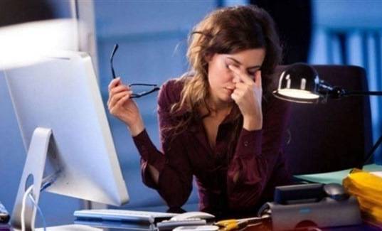 كيفية تعيين القيمة المثالية لدرجة حرارة ألوان الشاشة لراحة العين