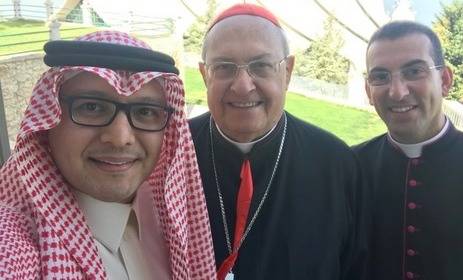 البخاري عرض ورئيس مجمع الكنائس الشرقية في الفاتيكان الأوضاع