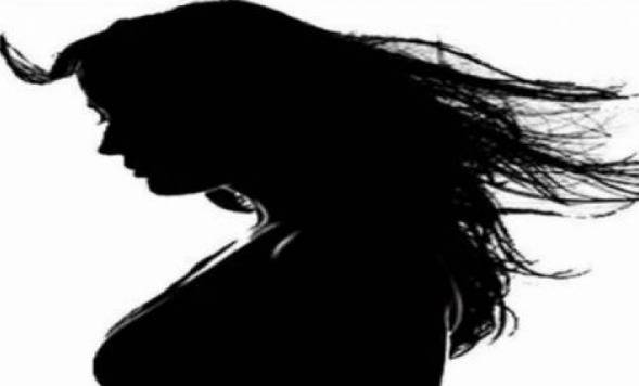 بالصور: بعد غيابها لسنوات.. فنَّانة شهيرة تظهر بالحجاب!