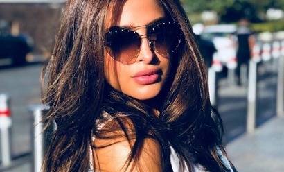 بالصورة: حسناء عربيّة برفقة كريستيانو رونالدو.. من هي؟