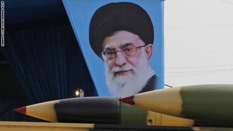 مرشد الثورة الإيرانية يشيد بالتقدم العلمي في إيران