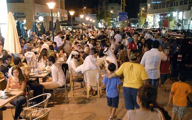 هل يكون الصيف مميزاً برفع خطر سفر الخليجي اليه؟

كيدانيان يقوم بزيارتين الى الكويت والسعودية

والهيئات تسعى في الامارات لانجاح موسم الصيف