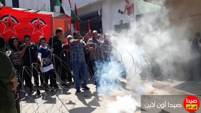 بالصور: إحراق 'السفارة الأميركية' في مخيم عين الحلوة !