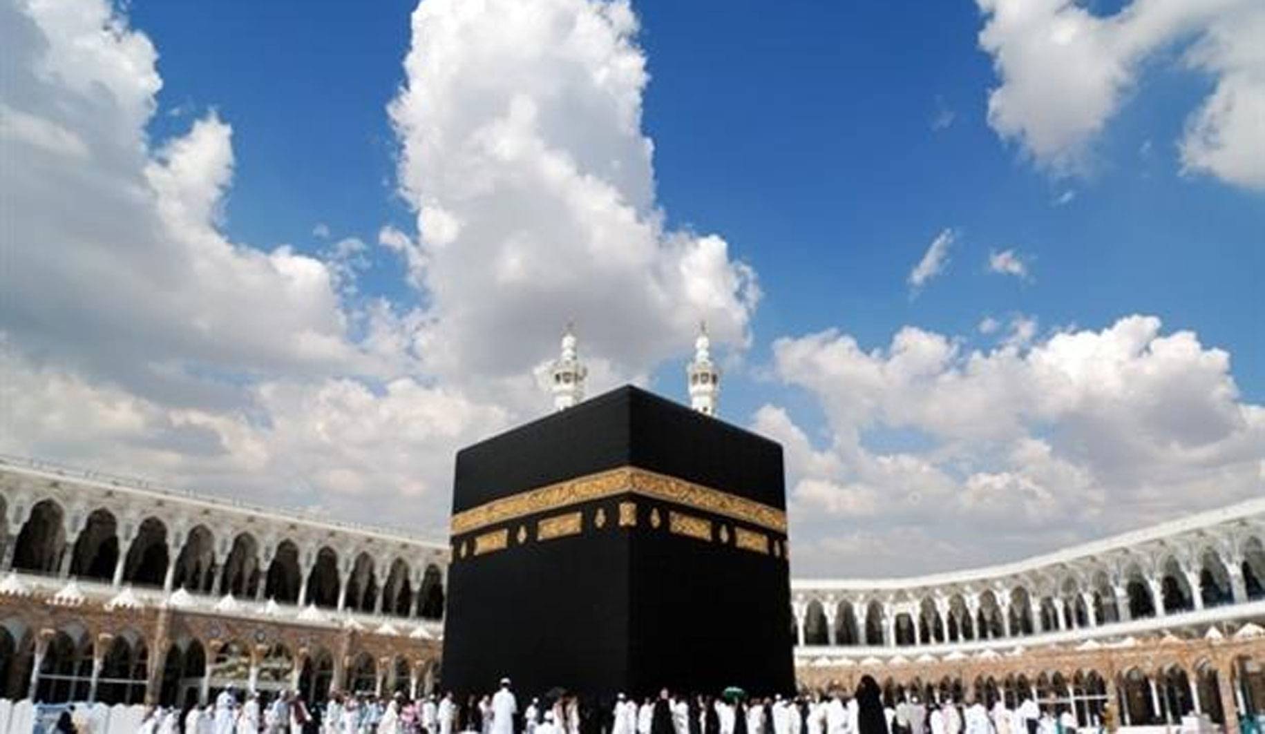 مُراقبة أمنيّة من الجو في سماء مكة