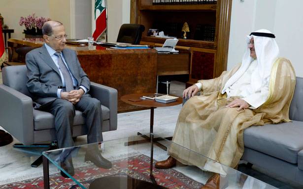 التقى سفير الكويت وتلقى رسالة تهنئة من الصباح

رئيس الجمهوريّة : وتستمرّ الجريمة

والحرّاس غياب... فلسطين