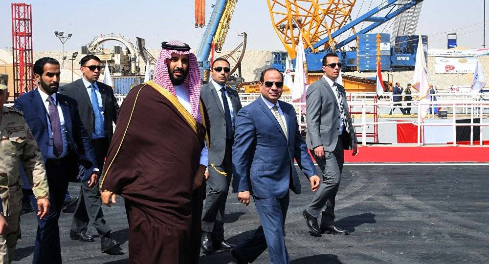 "لقاء ودي".. بن زايد وبن سلمان وحمد بن عيسى في ضيافة السيسي (صور)