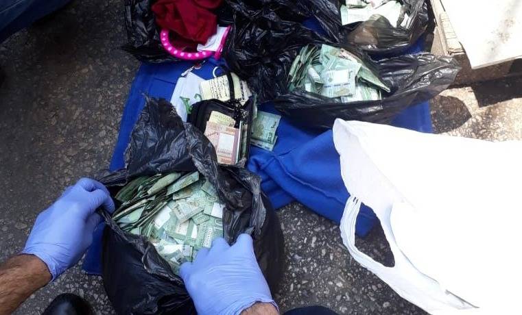 بالصور.. وفاة متسوّلة بحوزتها مليارات في البسطة!