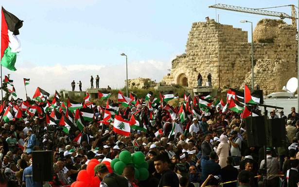 مسيرة العودة الكبرى في احضان قلعة الشقيف التاريخية

آلاف اللاجئين الفلسطينيين يؤكدون رفض التوطين... وهنية يتحدث من غزة