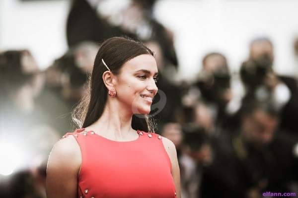 بالصور- ايرينا شايك من دون ملابس داخلية في Cannes