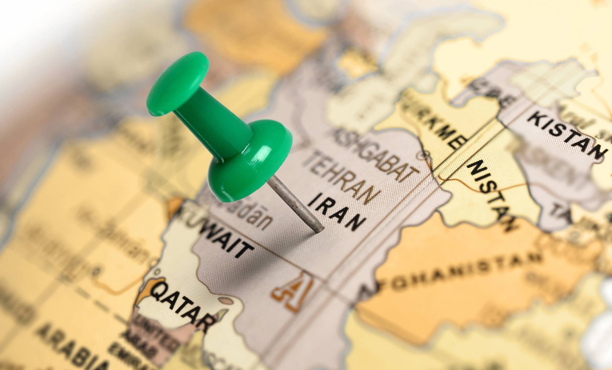 العقوبات الأميركية: "سيف" تورّط بلعبة القط والفأر.. ولهذه الأسباب لن تتأثر إيران!