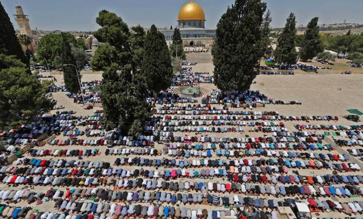 120 ألف مصلٍ في الأقصى