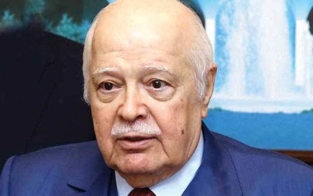 لماذا لا يستعان بخبرات الرئيس عصام فارس حكومياً