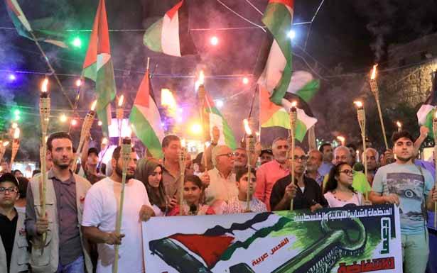 مسيرة مشاعل في صيدا تضامناً مع كفاح الشعب الفلسطيني فـــي الأرض المحتلّة