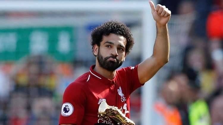 فيديو.. لحظة تثبيت تمثال للفرعون صلاح في إنجلترا