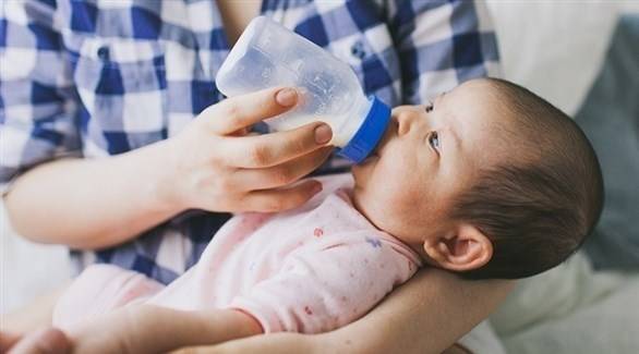 متى يمكن للرضيع شرب العصائر؟