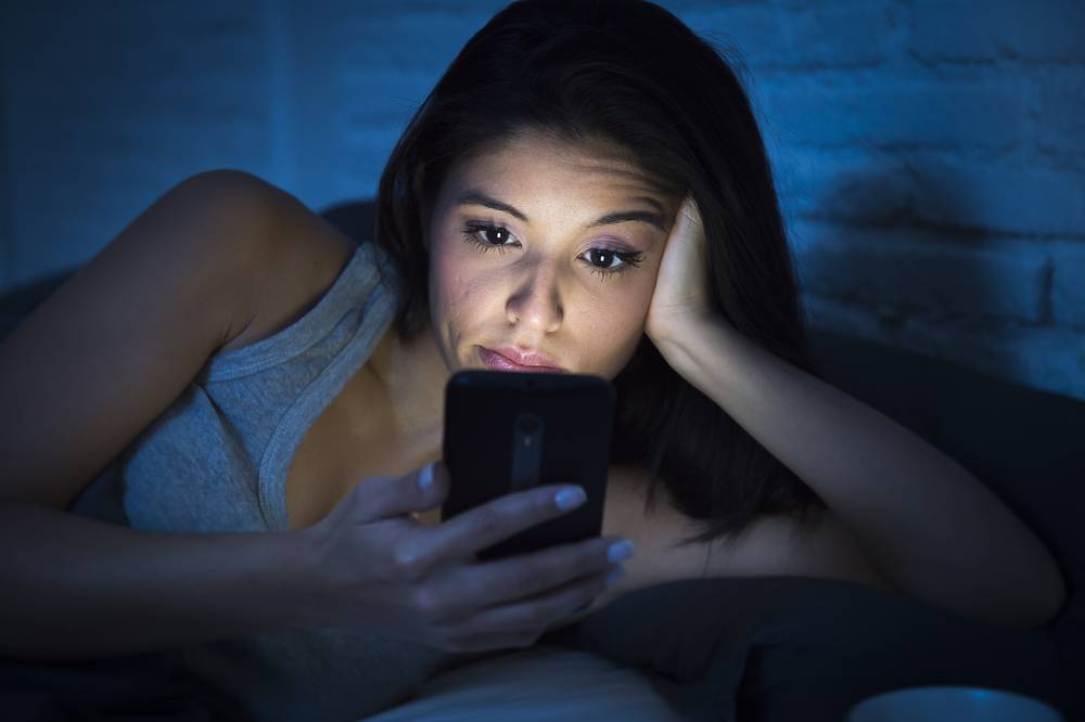 لهذا السبب.. احذر استخدام "الموبايل" بعد الـ10 مساء