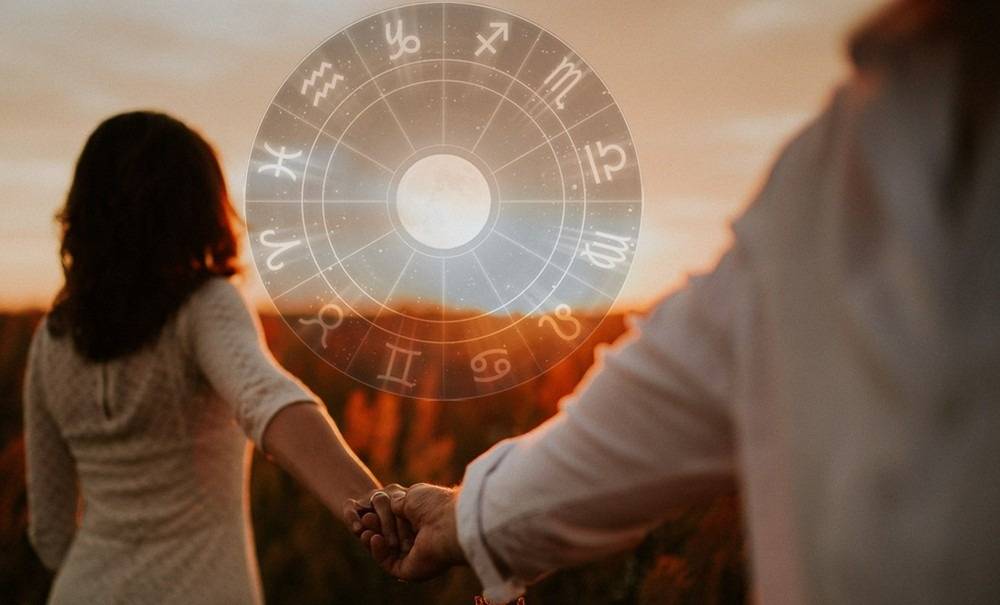إن كان ينتمي لهذه الابراج فهو ما زال يحبك.. رغم إنتهاء العلاقة