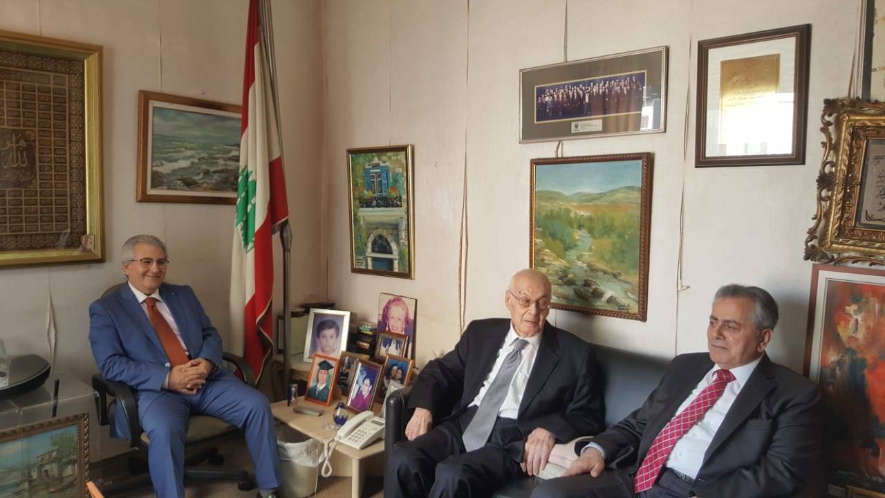 السفير السوري هنأ الحص بعيد التحرير: شراكته مقدّرة