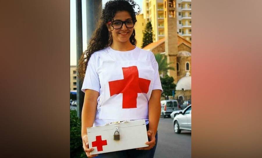 "الفيراري" كادت تدهسها.. و"التاكسي" تقاسم معها "غلّة أول زبون"!