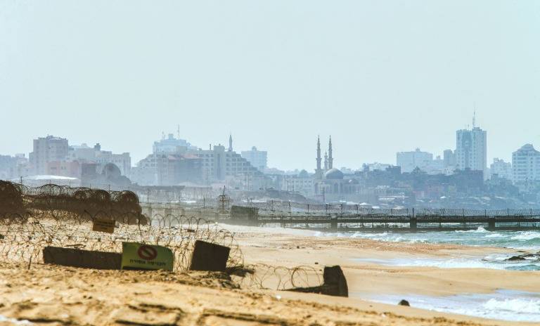 بعد جدار العزل.. إسرائيل تبدأ في بناء ساتر بحري