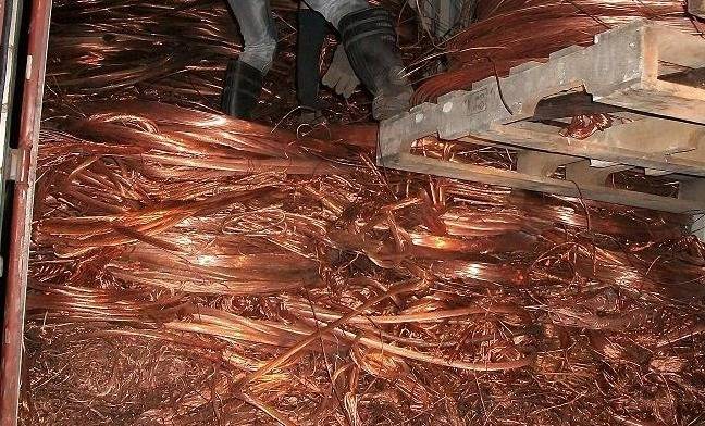 حرق أسلاك نحاسية في منطقة المنية.. واتحاد البلديات يتحرّك!