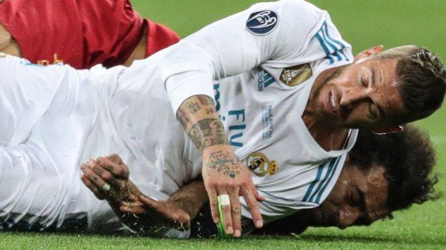 "يويفا" يبحث التحقيق في إصابة محمد صلاح
