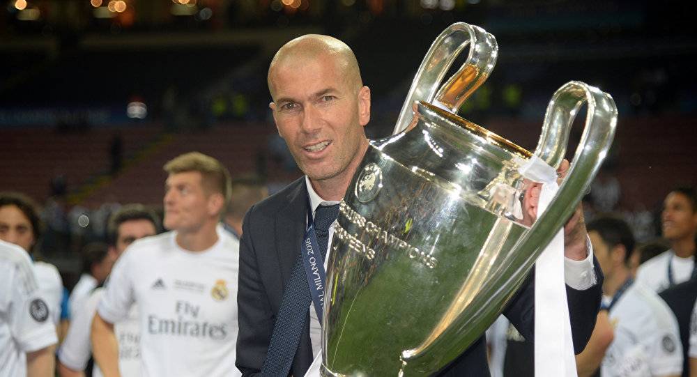 بالصور.. كيف ودع لاعبو ريال مدريد زين الدين زيدان