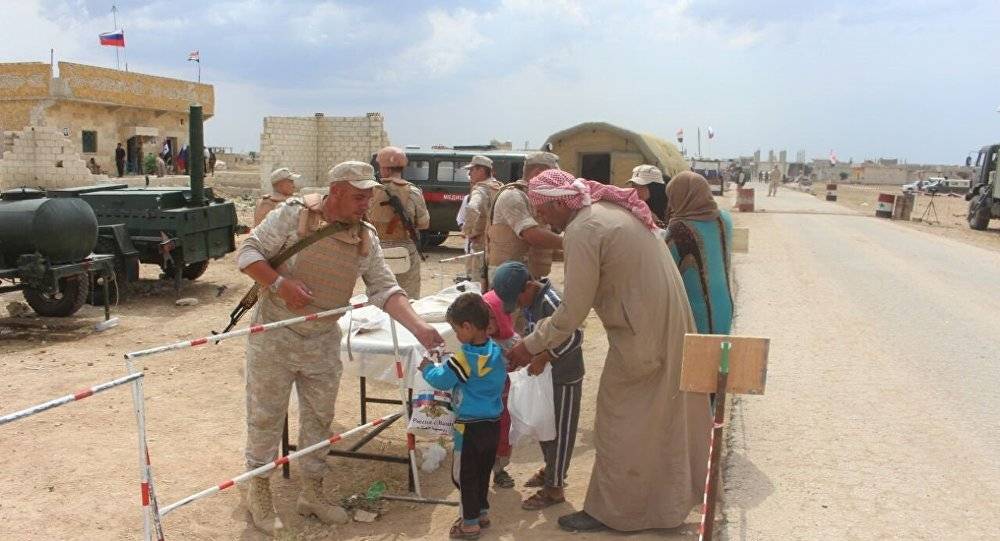 برعاية روسية... العائلات تعود إلى مناطق الجيش السوري في ريف إدلب الشرقي (بالصور)