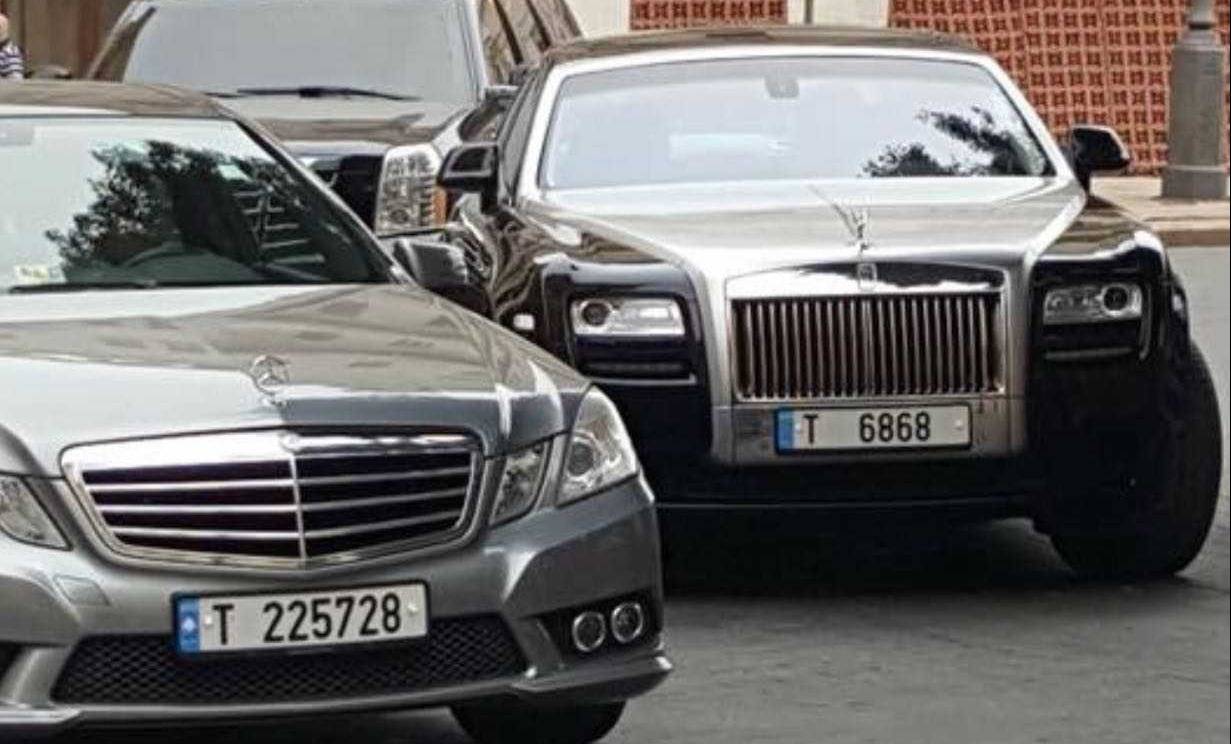 نائب يثير بلبلة.. سيارة "رولز رويس" ورقم "سي سويت" وكلاب مؤصلة!