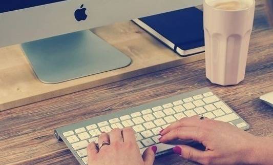 ما هي المعلومات التي تعرفها عنك آبل وكيفية الحصول عليها؟