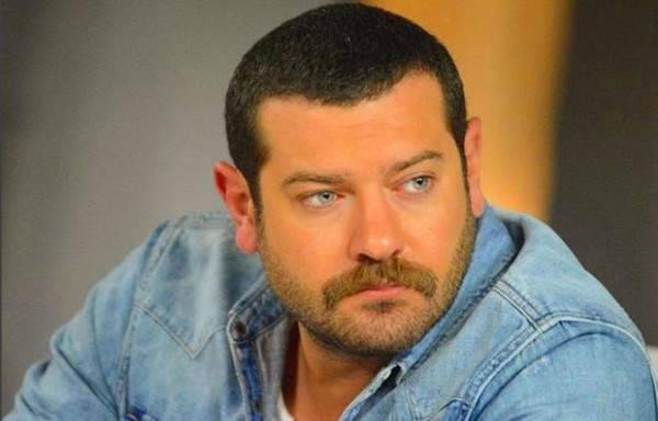 فيديو مؤثر لعمرو يوسف بعد ان قتل شقيقه !