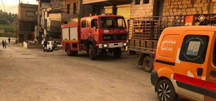 إخماد حريق عمود وأسلاك للإمداد بالطاقة الكهربائية في قب الياس