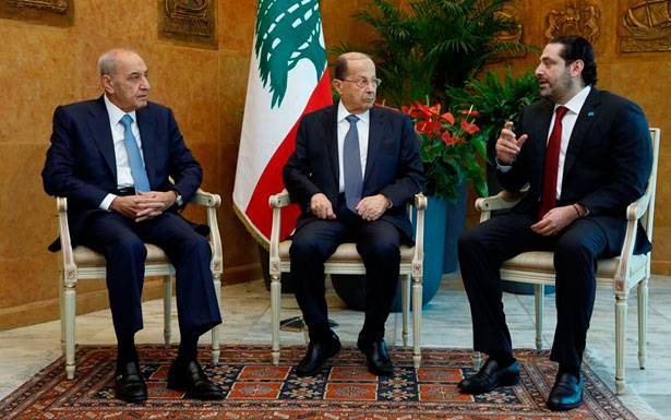 إجتماع بين الرؤساء الثلاثة لبحث ترسيم الحدود
الحريري : بحثنا موضوع الحدود والأجواء إيجابيّة
والنقاش حول التجنيس يحصل في المجلس