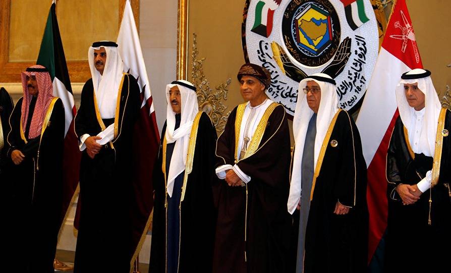 الكويت تعلن مبادرة جديدة لحل الأزمة الخليجية.. وهكذا ردّ أمير قطر