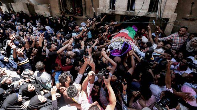 مسيرات غزة: مشاركة حاشدة في تشييع جنازة المسعفة الفلسطينية رزان النجار