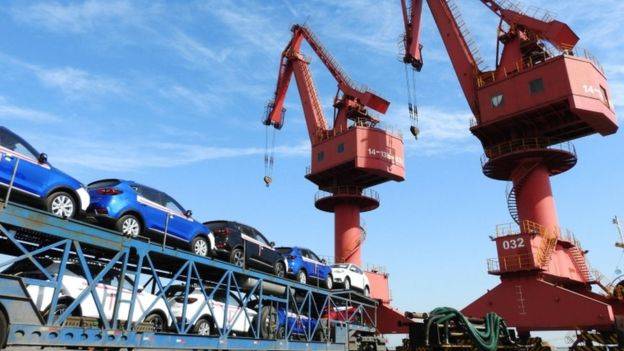 أربعة أسباب جعلت ترامب يتمسك بالتعريفات على التجارة