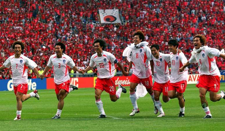 أبرز الأحداث في تاريخ كأس العالم:
صحوة كورية تقضي على حلم إيطاليا
وتوقف قطار الماتادور الإسباني