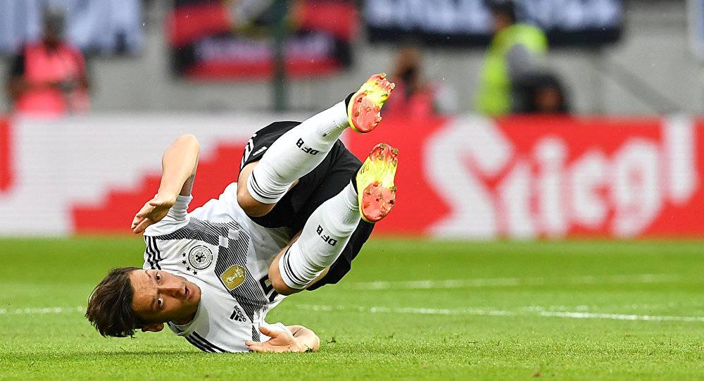 أوزيل مهدد بالغياب عن لقاء المانشافت أمام المكسيك في كأس العالم
