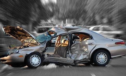 حادث سير بين 4 سيارات على طريق المطار!