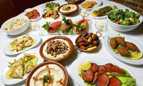 على أبواب عيد الفطر.. خطَّّة غذائية لتهيأة جسمكم لاستقباله!