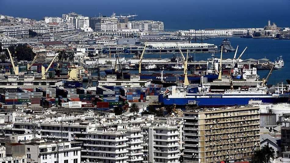 الجزائر تقر زيادة الرسوم الجمركية