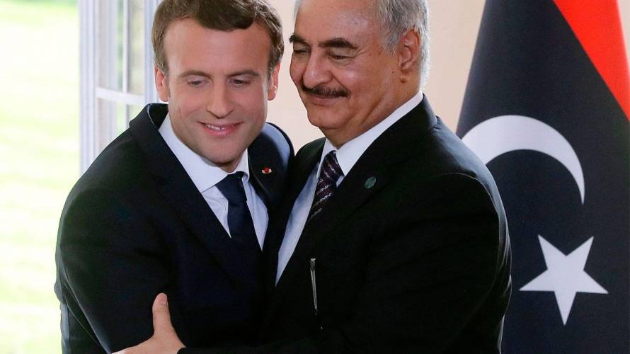 فرنسا تواصل النفخ في روح حفتر.. لماذا؟