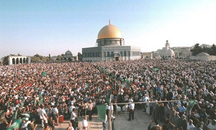 280 ألف فلسطيني صلّوا في الأقصى بالجمعة الأخيرة من رمضان