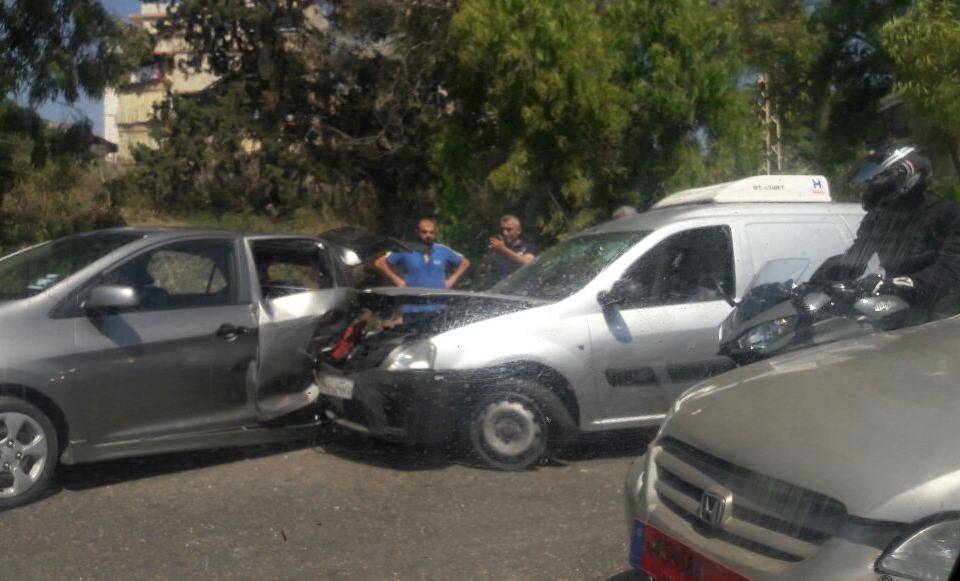 بالصورة.. ماذا حصل على اوتوستراد الناعمة باتجاه بيروت منذ قليل؟